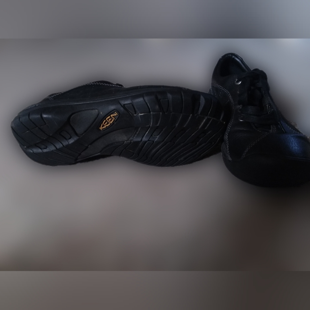 Keen 9.5 shoes - Picture 2 of 7